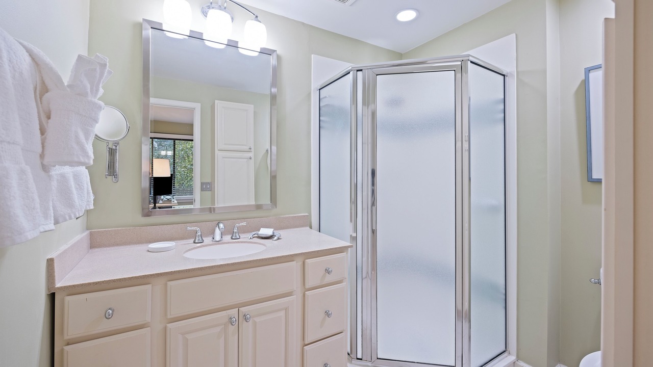 Photo of Bathroom in Sealoft Villas