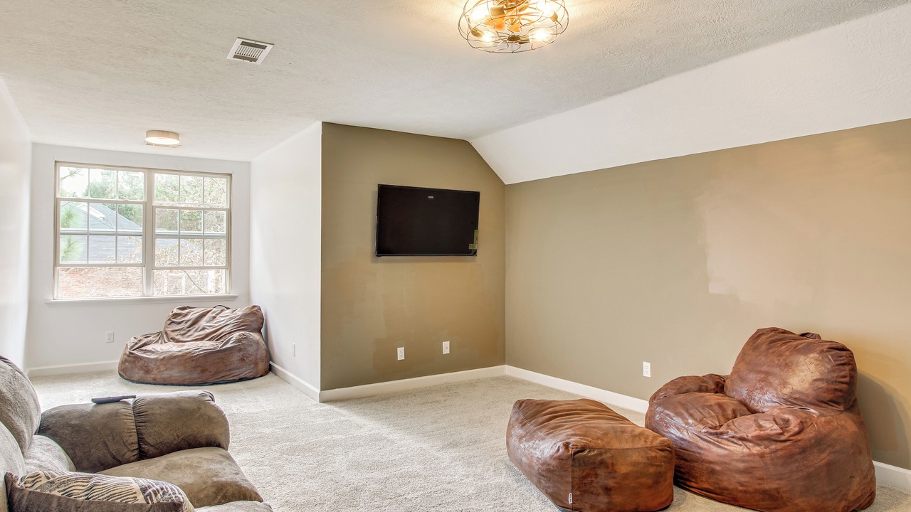 Photo of Livingroom in Langley
