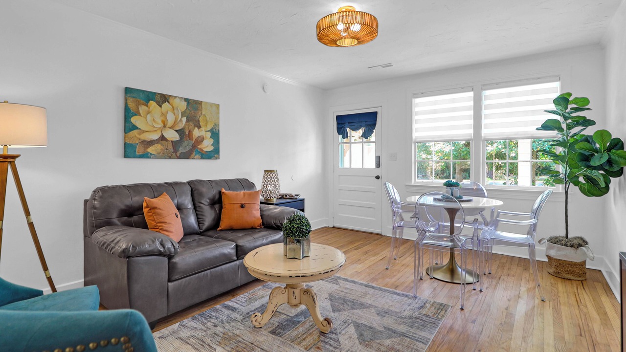 Photo of Livingroom in Summerville Historic District