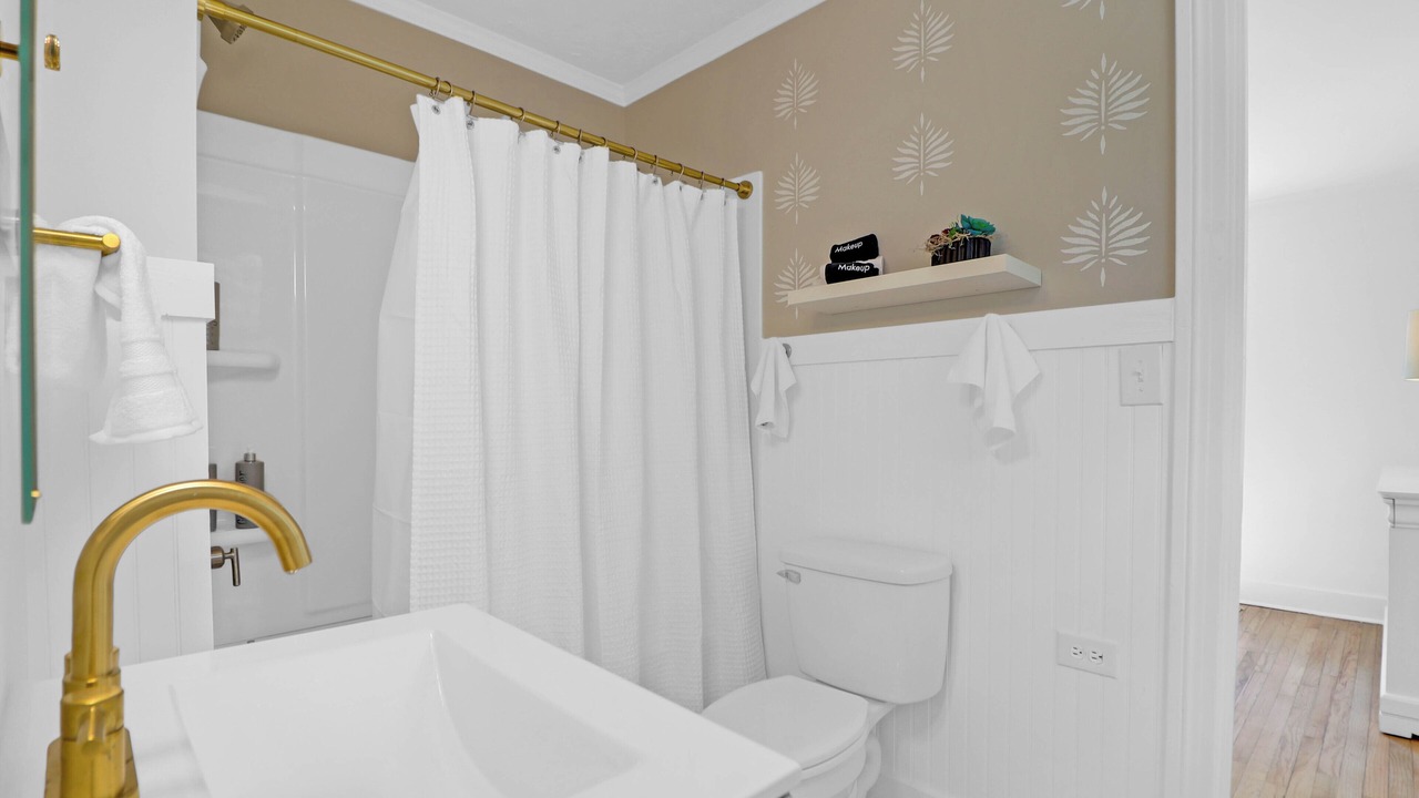 Photo of Bathroom in Summerville Historic District