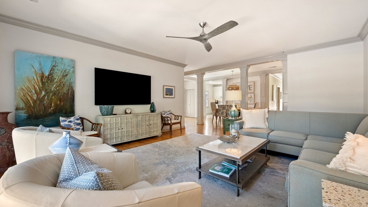 Photo of Livingroom in Debordieu Colony