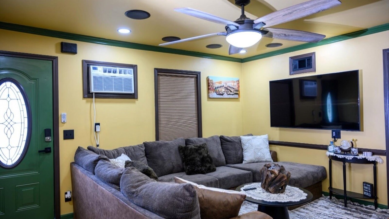 Photo of Livingroom in West Columbia
