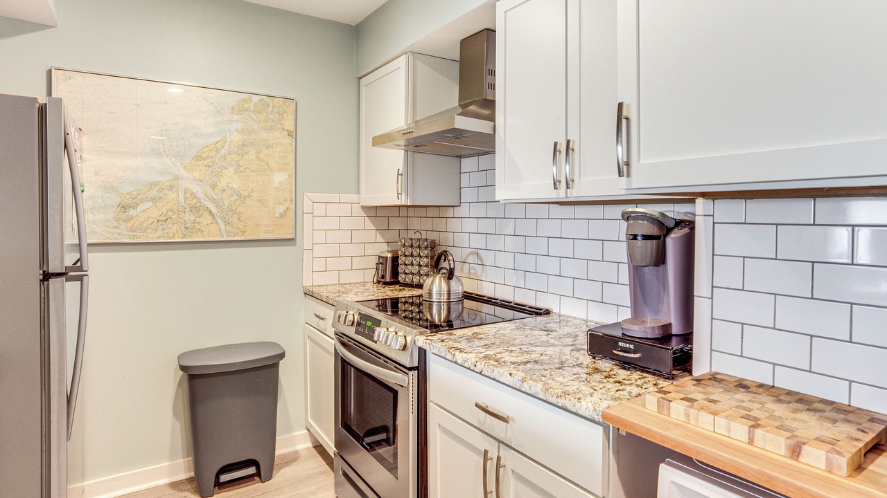 Photo of Kitchen in Oceanmarsh Subdivision