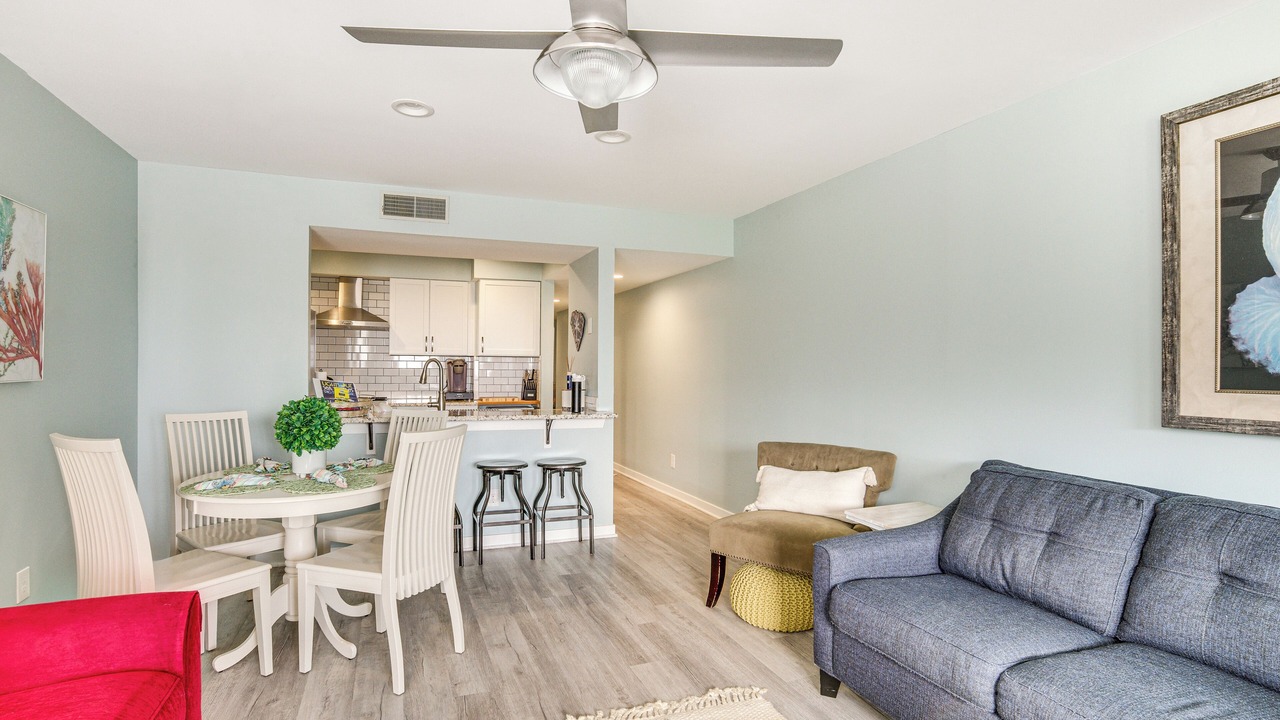 Photo of Livingroom in Oceanmarsh Subdivision