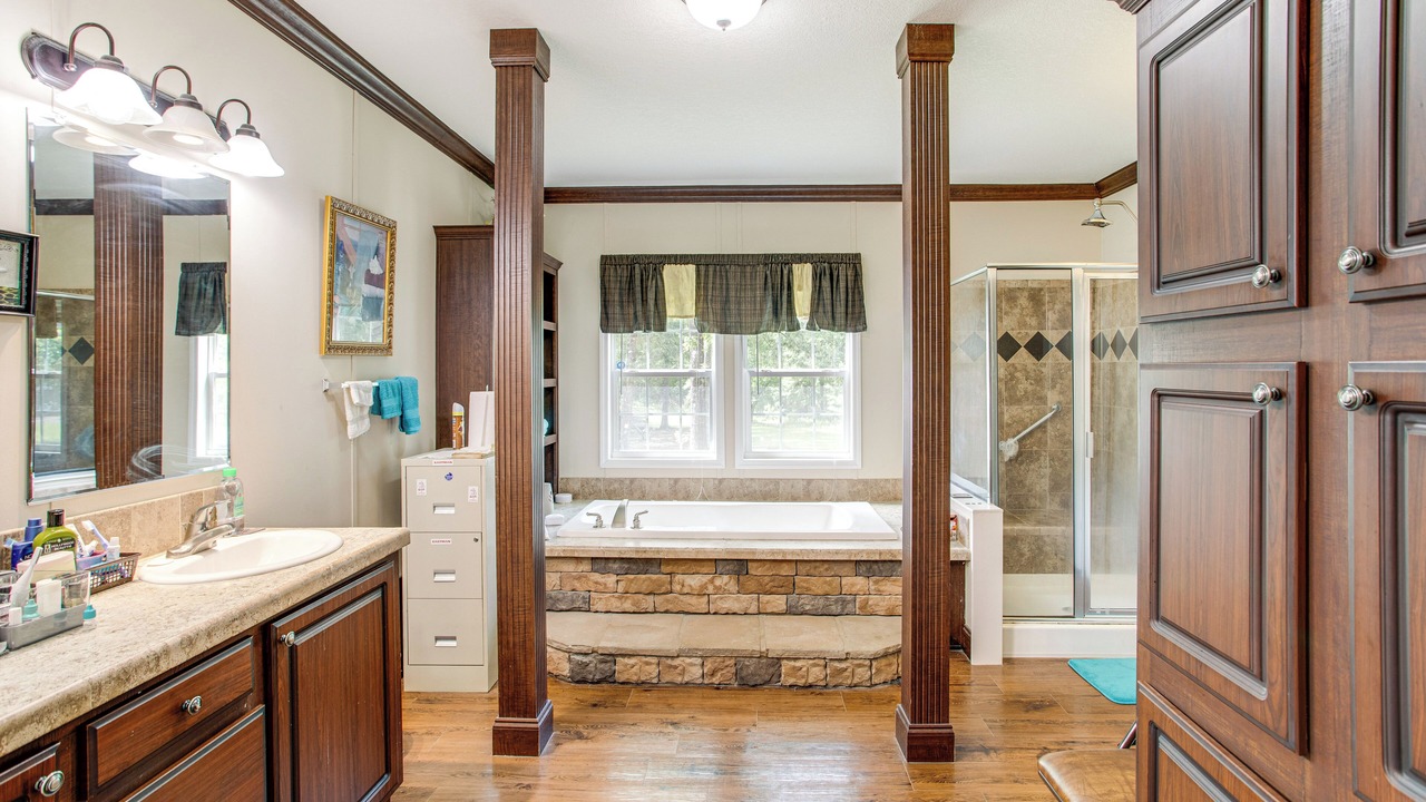 Photo of Bathroom in Huntcliff