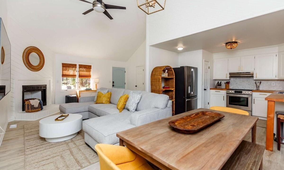 Photo of Livingroom in Mount Pleasant