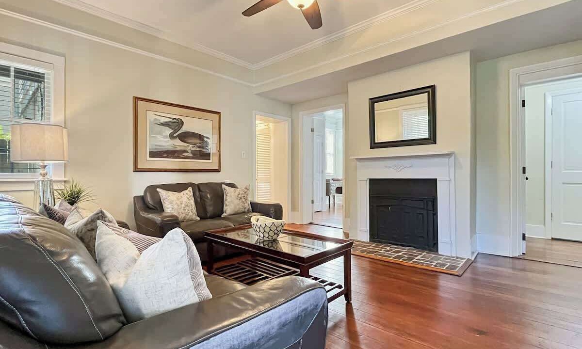 Photo of Livingroom in Savannah Victorian District
