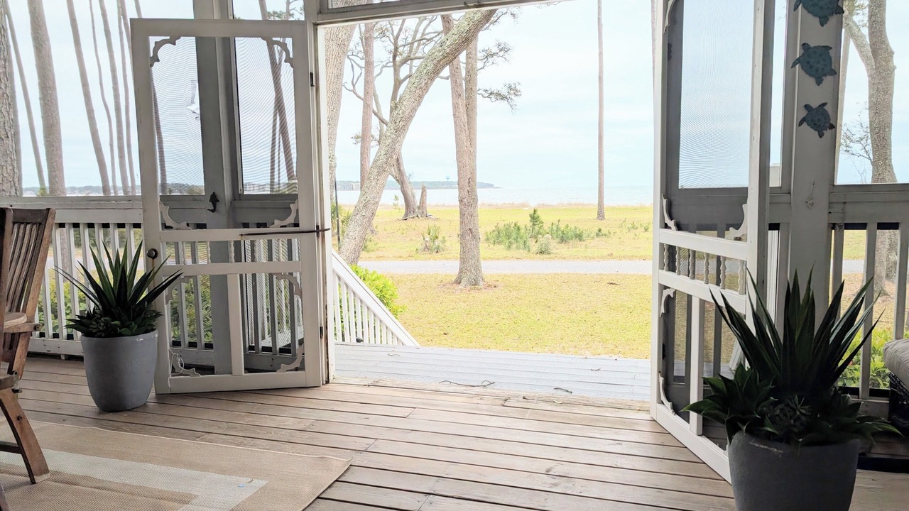 Photo of Patio Balcony in Melrose on the Beach