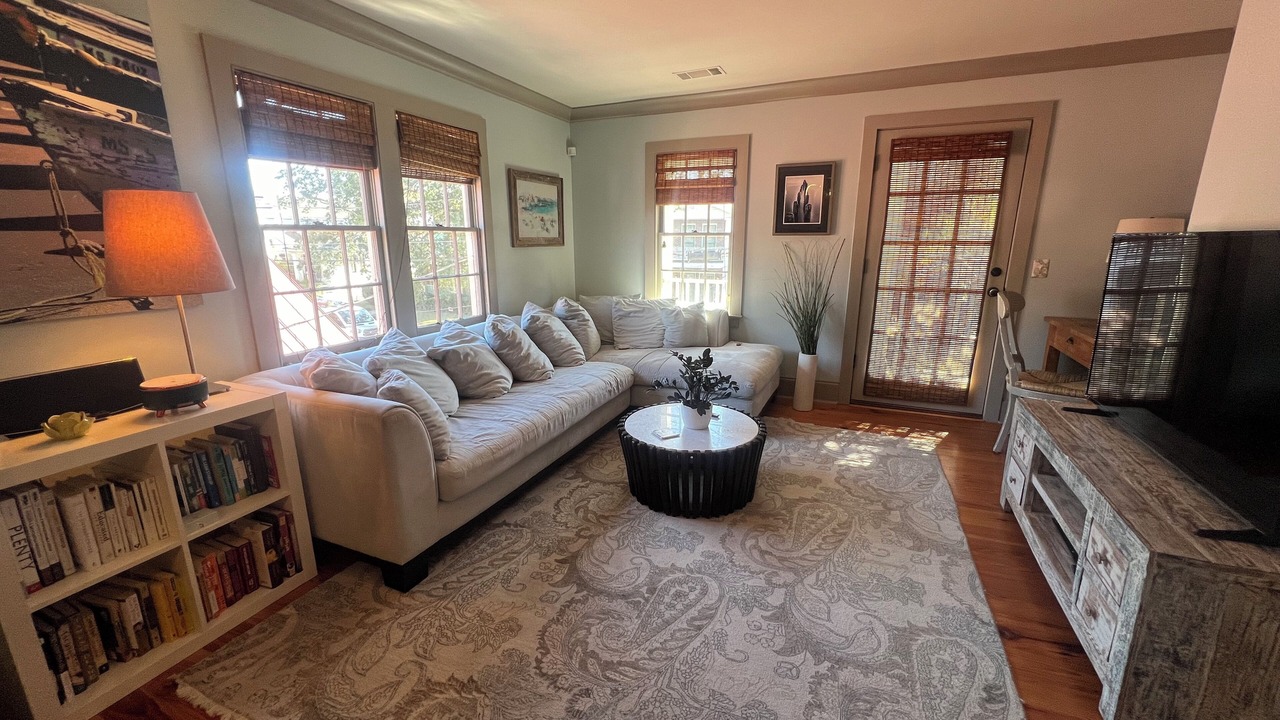 Photo of Livingroom in Westside