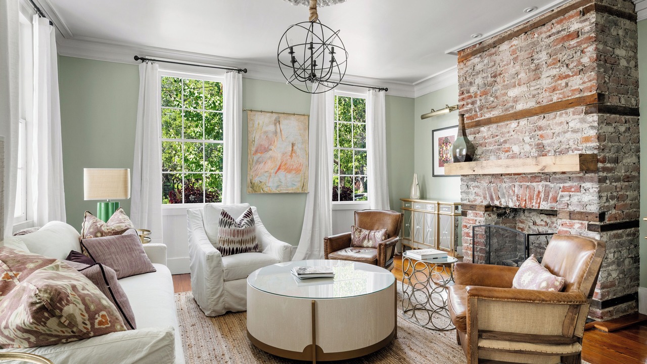 Photo of Livingroom in Downtown Charleston