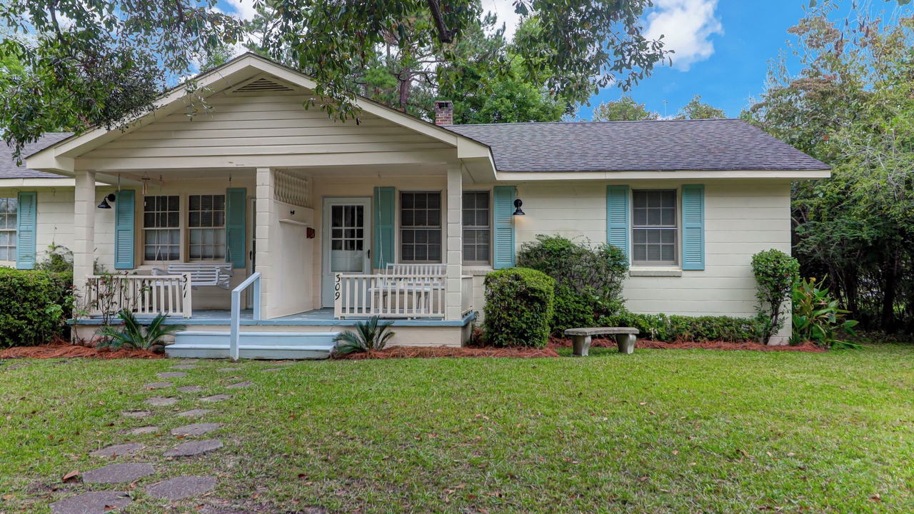 Photo of Outdoor in Summerville Historic District