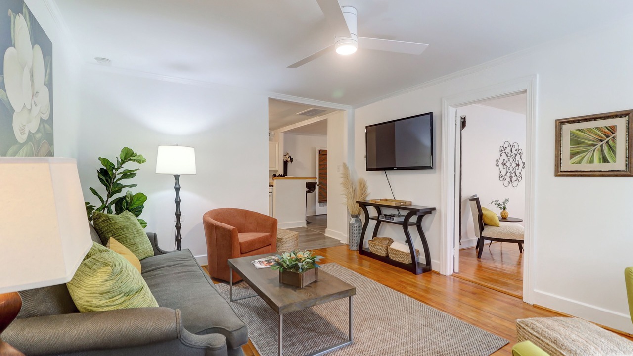 Photo of Livingroom in Summerville Historic District
