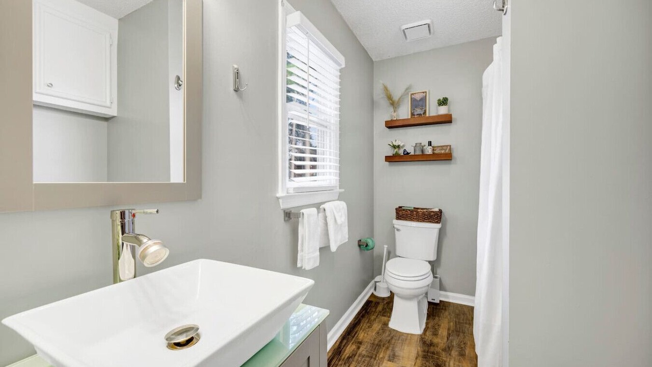 Photo of Bathroom in Huntcliff
