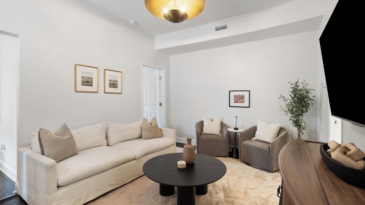 Photo of Livingroom in Downtown Charleston