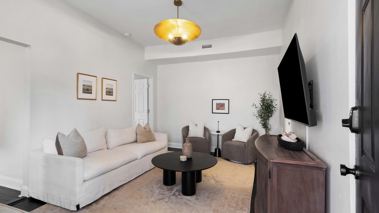 Photo of Livingroom in Downtown Charleston