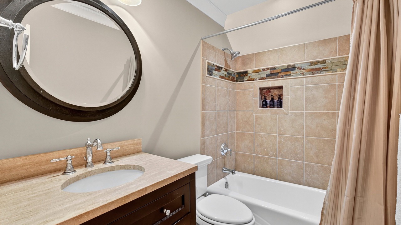 Photo of Bathroom in Vanderhorst Plantation