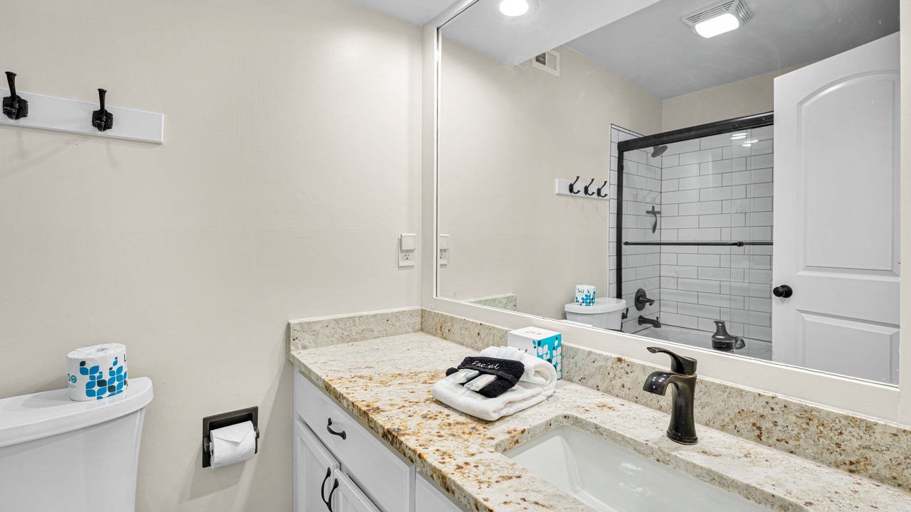 Photo of Bathroom in Night Heron