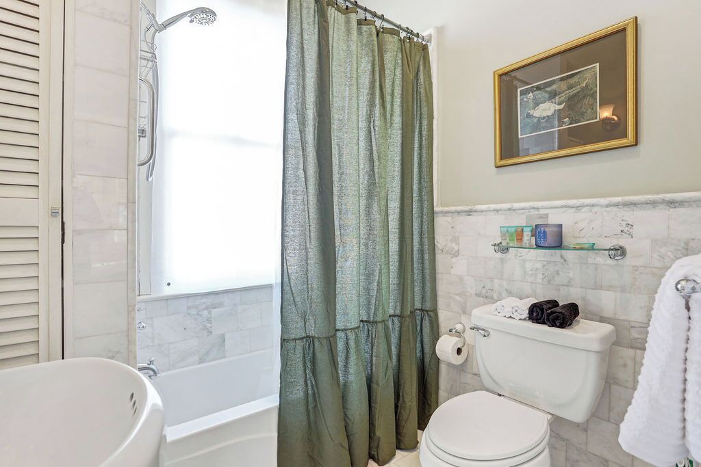 Photo of Bathroom in Metropolitan