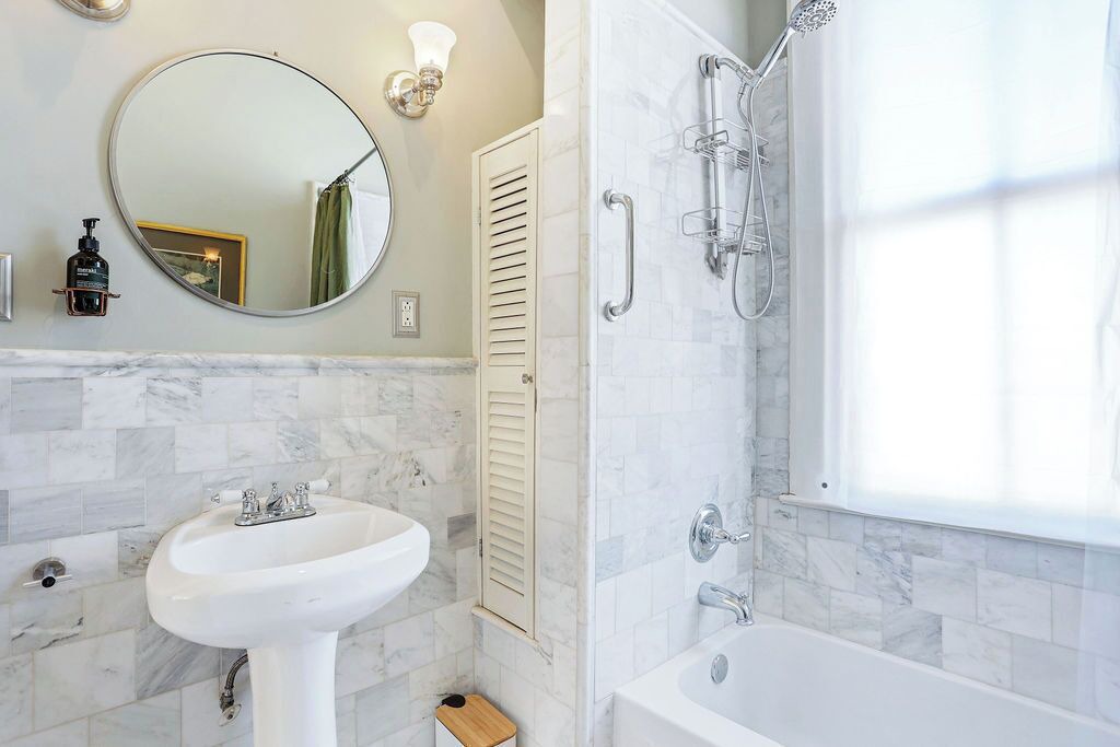 Photo of Bathroom in Metropolitan