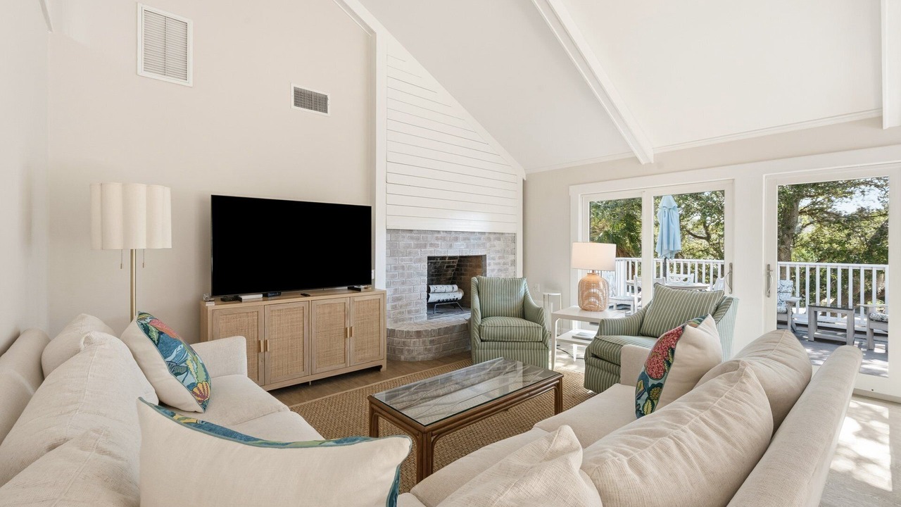 Photo of Livingroom in Debordieu Colony