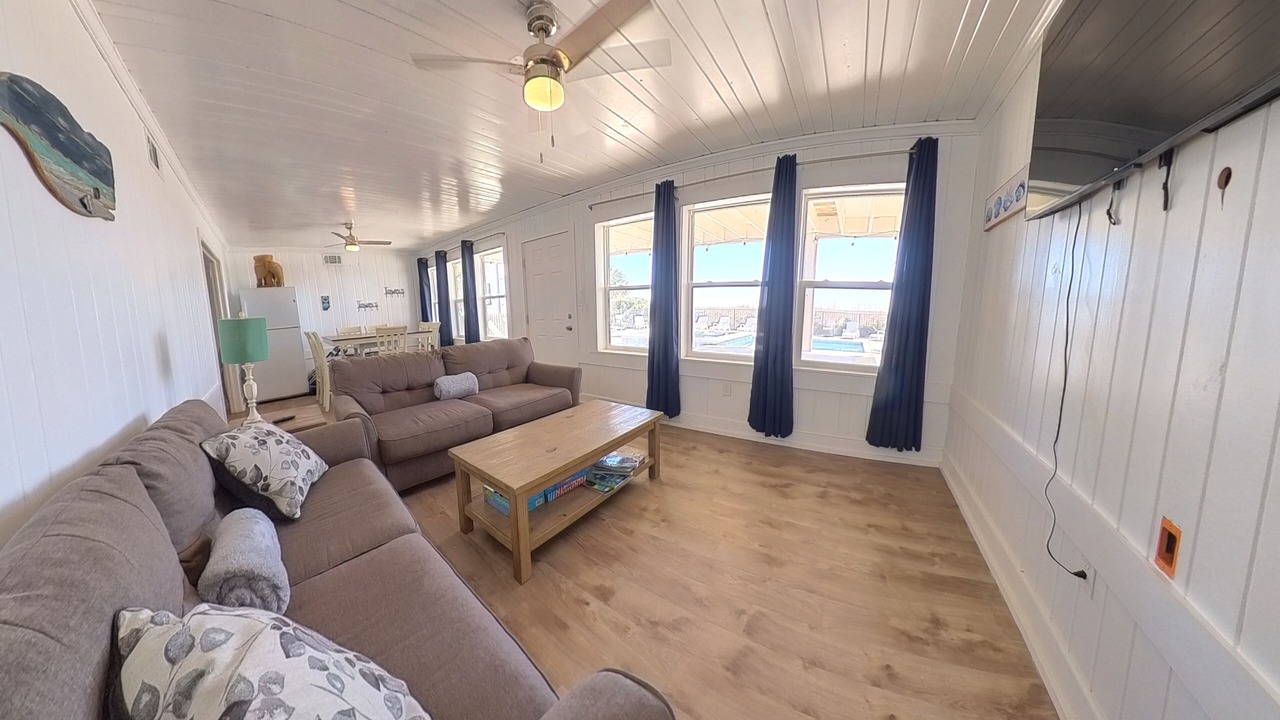 Photo of Livingroom in Crescent Beach