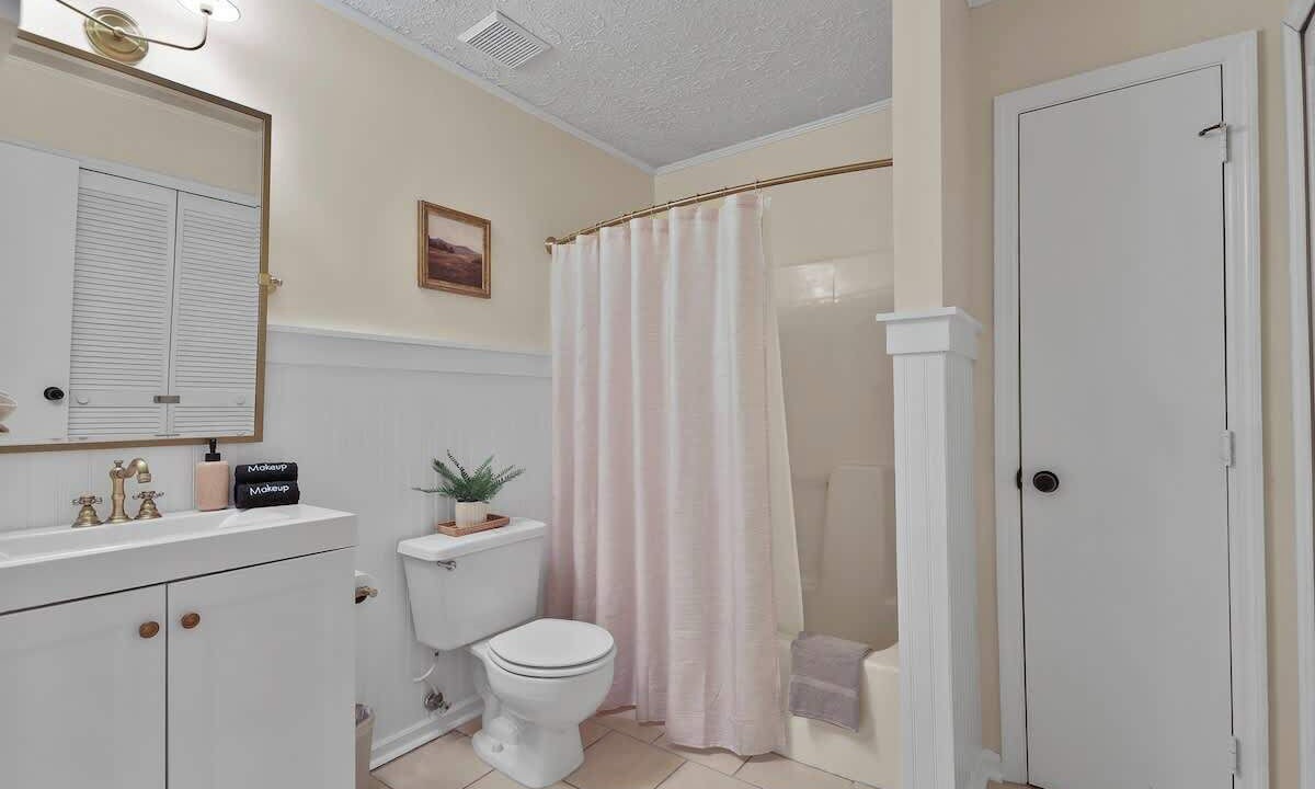 Photo of Bedroom in Whitemarsh Island