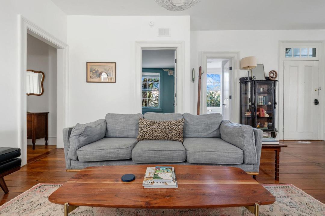 Photo of Livingroom in Cannonborough Elliotborough