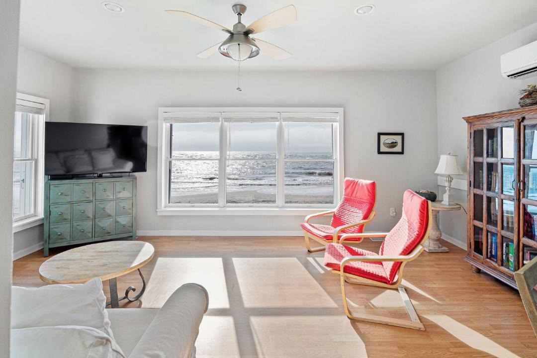 Photo of Livingroom in Sullivan's Island
