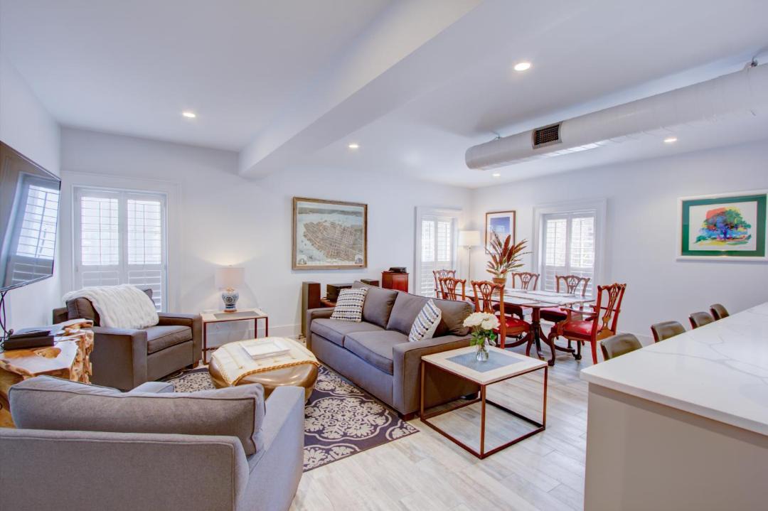Photo of Livingroom in Charleston Historic District