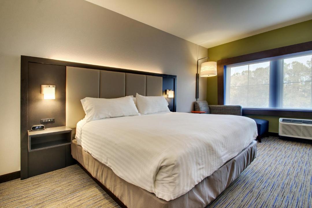 Photo of Bedroom in Summerville