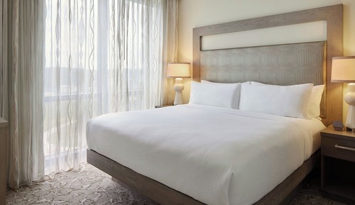 Suite, 1 Double Bed (Mobility Accessible, Tub)