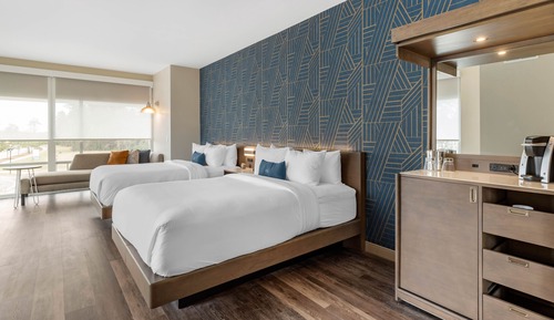 Standard Room, 2 Queen Beds, Bathtub