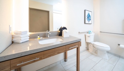 Studio Suite, 1 King Bed, Accessible (Communications)
