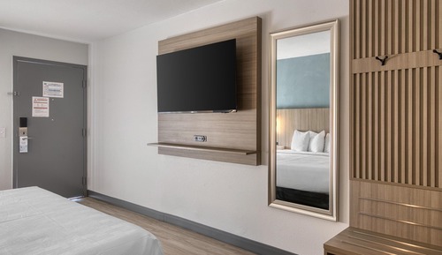Standard Room, 1 King Bed, Accessible, Non Smoking