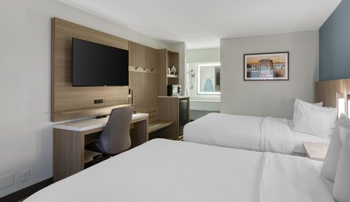 Standard Room, 2 Queen Beds, Non Smoking, Refrigerator & Microwave (Pet Friendly)