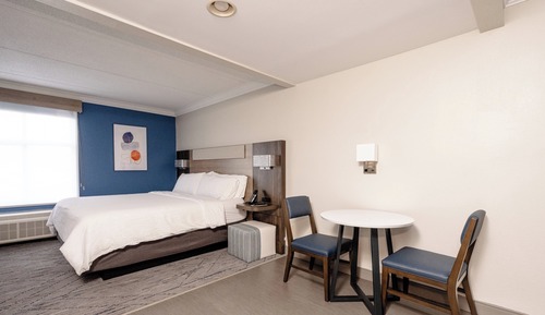 Suite, 1 King Bed (Living/Dining Area)