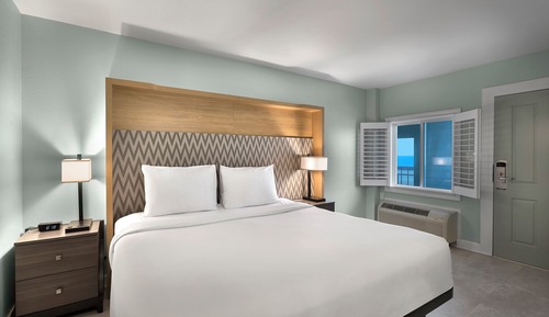 Deluxe Room, 1 King Bed