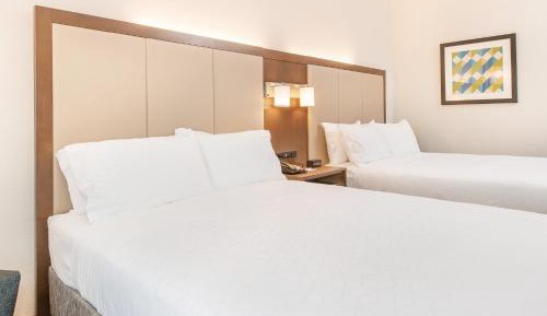 Room with Two Beds - Hearing Accessible - Non-Smoking