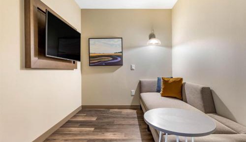 King Room with Roll-In Shower - Disability Access