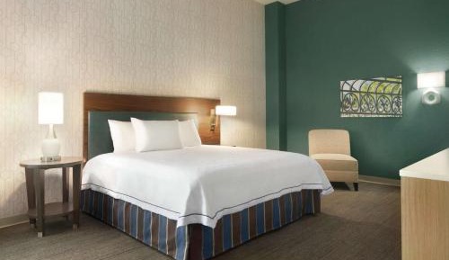One-Bedroom King Suite - Non-Smoking