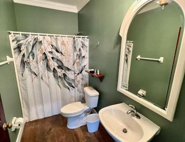 Carriage House Room 11