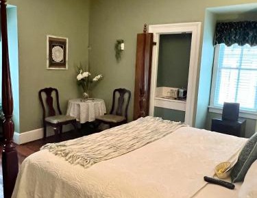 Standard King Room 10