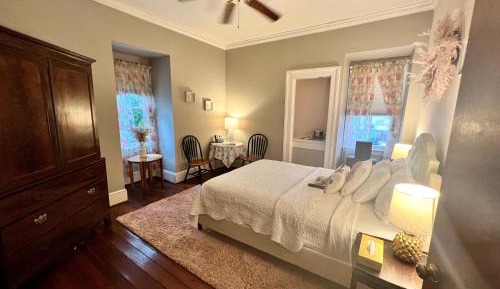 Standard Queen Room 7