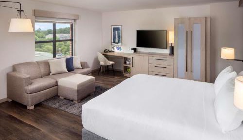 Corner King Room with Sofa Bed