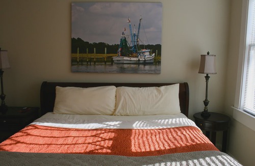 Cannonborough Elliotborough Apartment | Stay in Luxury. Eat, Shop W/Locals-King Street just 5 Blocks Away