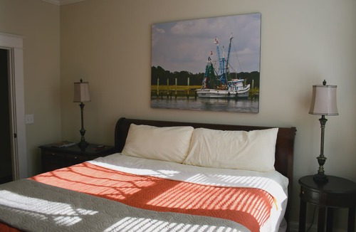 Cannonborough Elliotborough Apartment | Stay in Luxury. Eat, Shop W/Locals-King Street just 5 Blocks Away
