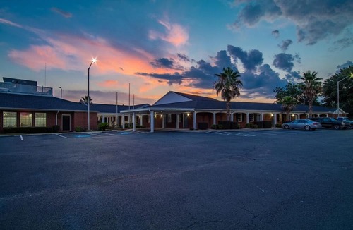 Barnwell Hotel | Winton Inn & Suites
