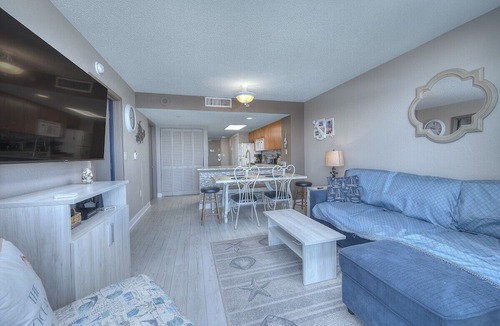 Myrtle Beach Condo | Roxanne Towers by Elliott Beach Rentals