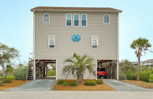 Surf City Cottage | Walk to Surf City Beach: Ocean-view Home w/Decks!