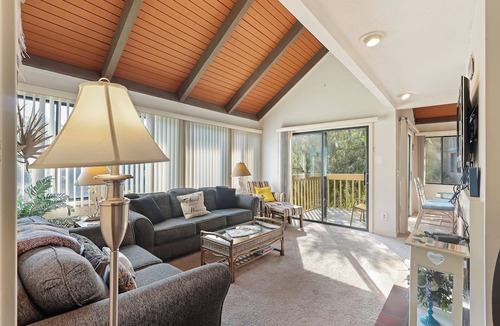 Night Heron Condo | New Listing 2 BR Night Heron Close to Beach w Lagoon Views Sleeps 6 King 4 Twins